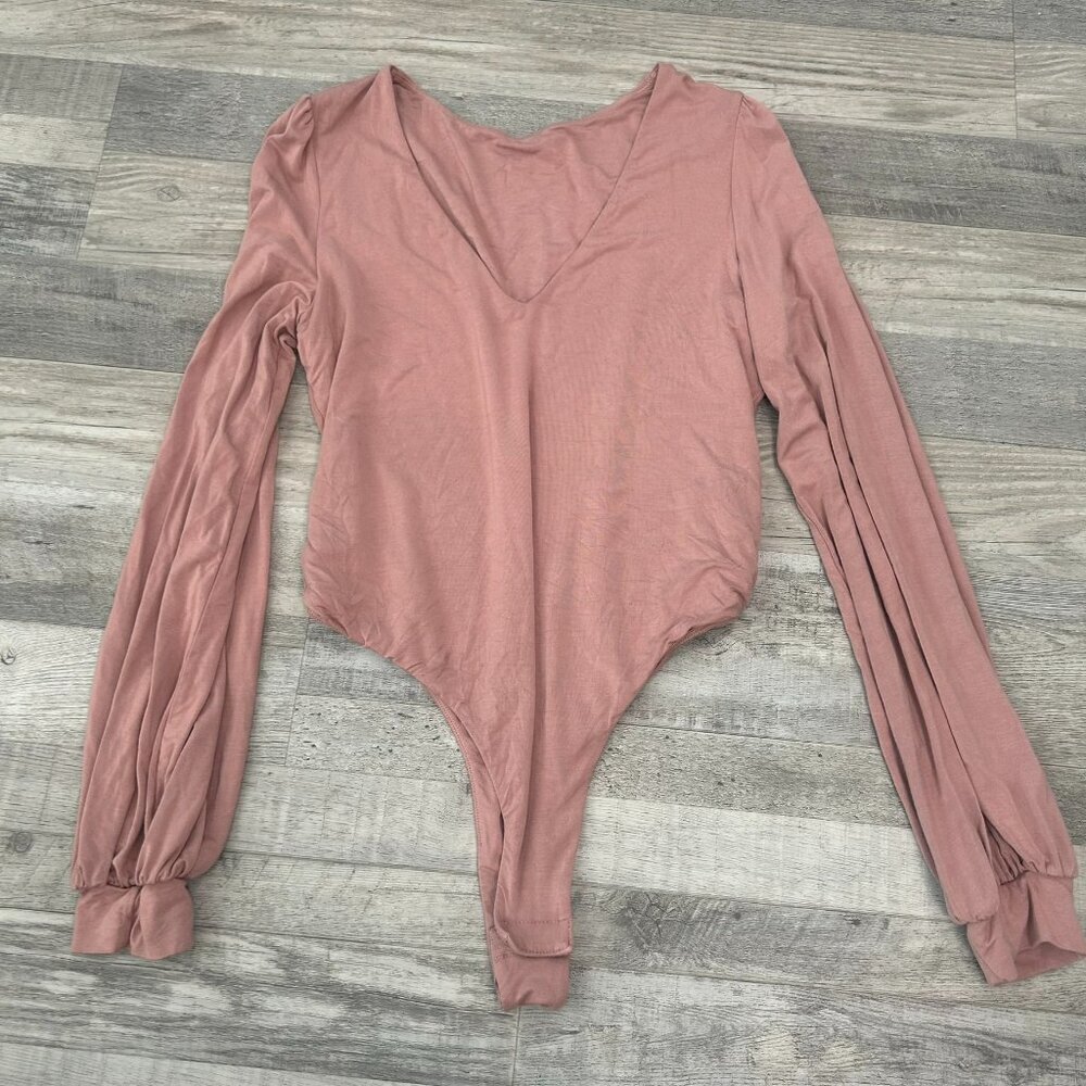 ✨✨✨ 2/$10 CLEAROUT SALE - bundle any 2 items with ✨ ✨ in my closet for $10✨✨
